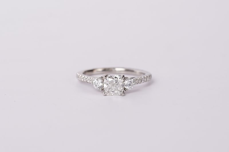 AITT- 14KW 2.72g 1.40ctw (1.00ctr) G/SI2 Cushion Diamond Three Stone Venetti Engagement Ring (size 6.5)