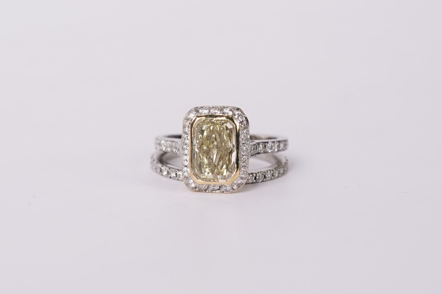 DTPT- 18KWY 5.53g 2.37ctw (1.56ctr) FLY/VS2 Radiant Diamond Halo Wedding Set (size 4.25)