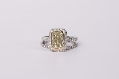 DTPT- 18KWY 5.53g 2.37ctw (1.56ctr) FLY/VS2 Radiant Diamond Halo Wedding Set (size 4.25)