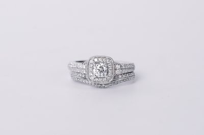 14KW 6.5g 1.00tw (.30ctr) F/SI2 Round Diamond Vera Wang Halo Wedding Set (size 6.5)