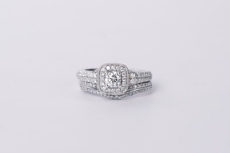 14KW 6.5g 1.00tw (.30ctr) F/SI2 Round Diamond Vera Wang Halo Wedding Set (size 6.5)