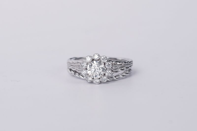 18KW 5.78g 1.24TW (.74ctr) I/VS2 Round Diamond Flower Halo Wedding Set (size 7)