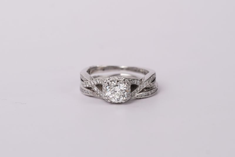 AATT- 18KW 7.8g 1.60ctw (.90ctr) H/I1 Round Diamond Halo Tacori Wedding Set (size 7)