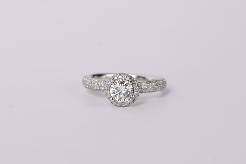 14KW 4.23g 1.59TW (.73ctr) I/I1 Round Pave Diamond Halo Engagement Ring (size 6.75)