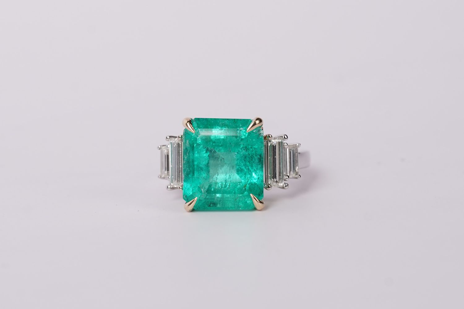 BTPT- 18KWY 8.38g 9.78ctw (8.77ctr) Emerald &amp; Diamond Fashion Ring (size 6.5)