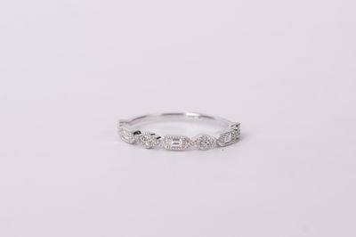 ETEX- 14KW 1.43g .21ctw Baguette &amp; Round Diamond Stackable Band (size 6.75)