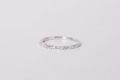 DAEX- 14KW 1.38g .17ctw Baguette &amp; Round Diamond Stackable Band (size 6.75)