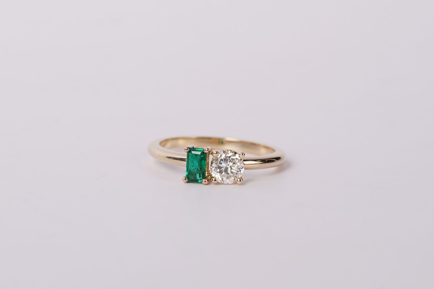 LETX- 14KY 2.48g .84ctw Emerald &amp; Diamond Two Stone Fashion Ring (size 7)