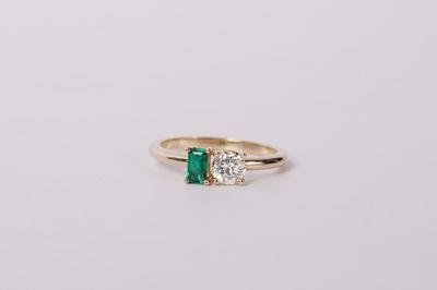 LETX- 14KY 2.48g .84ctw Emerald &amp; Diamond Two Stone Fashion Ring (size 7)