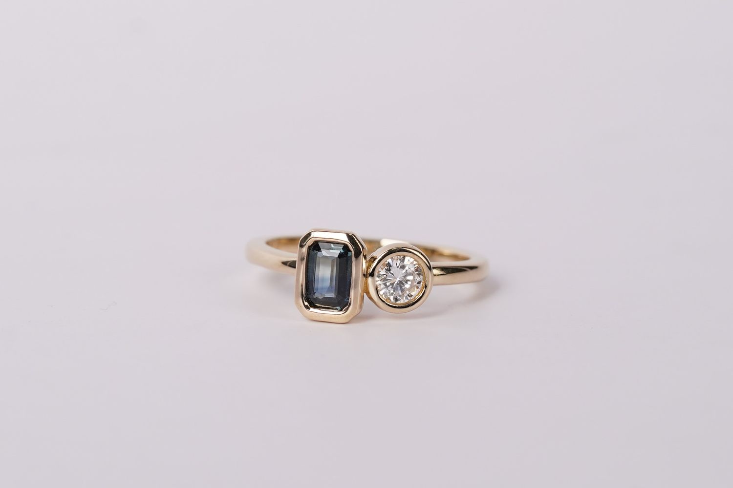 BETX- 14KY 3.69g .82ctw Sapphire &amp; Diamond Two Stone Ring (size 7)