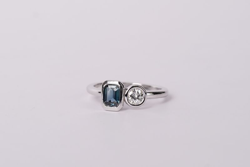 BETX- 14KW 3.68g .79ctw Sapphire &amp; Diamond Bezel Fashion Ring (size 7)