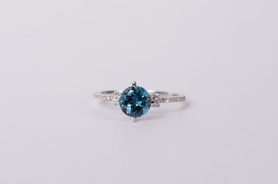AET- 14KW 1.82g 1.75ctw (1.50ctr) London Blue Topaz &amp; Diamond Fashion Ring (size 7)