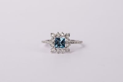 AAE- 14KW 2.16g .90ctw (.75ctr) London Blue Topaz &amp; Diamond Halo Fashion Ring (size 7)