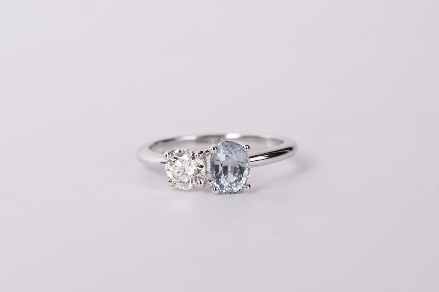 VDTT- 14KW 2.80g 1.73ct Sapphire &amp; Diamond Two Stone Fashion Ring (size 7)