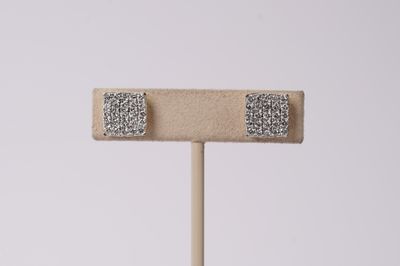 RTTX- 14KY 3.00g .70ctw Diamond Cluster Stud Earrings