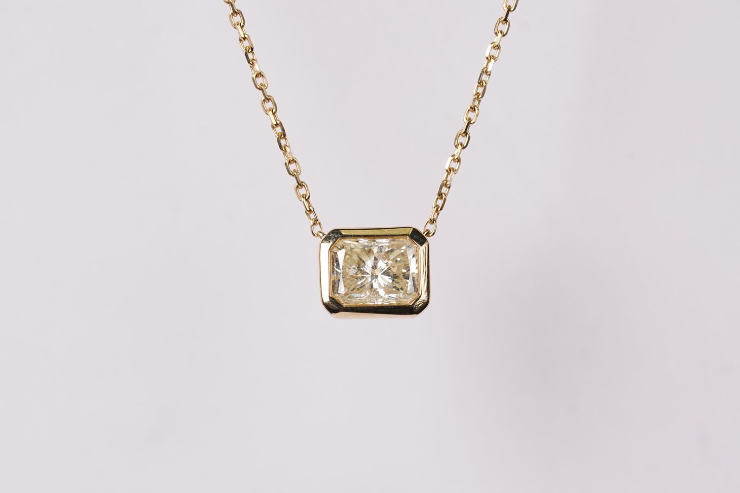 VDTT- 14KY 2.70g 1.02ct K/SI1 Radiant Diamond Solitaire Bezel Necklace 16-18&quot;