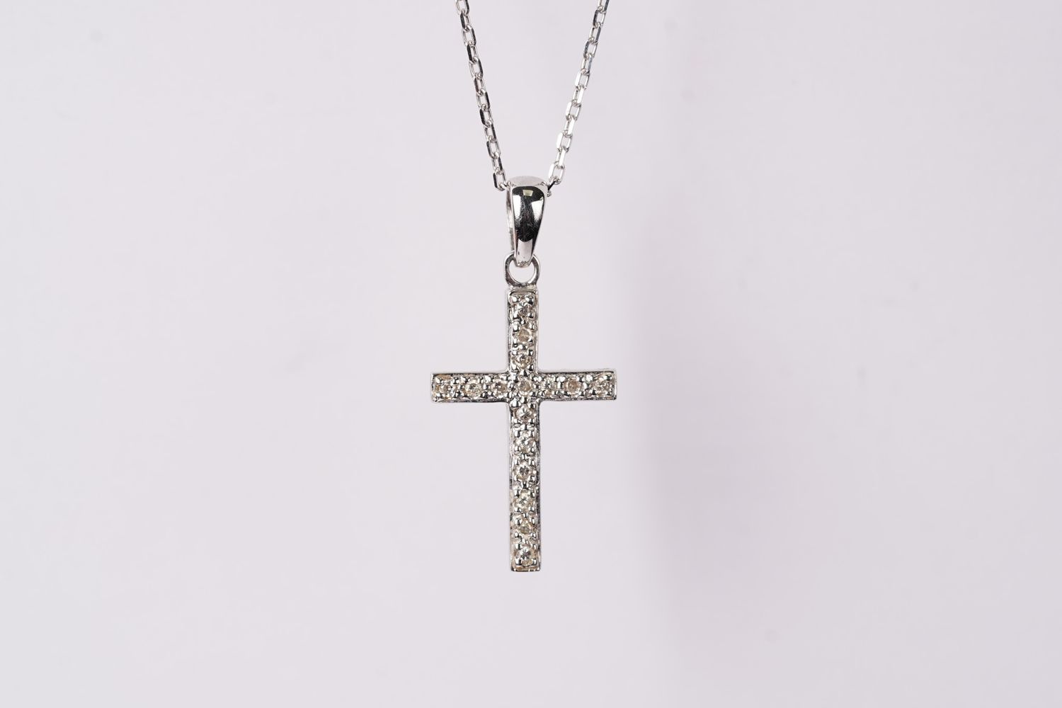VET- 14KW 2.67g .08ctw Diamond Cross Necklace 16-18&quot;