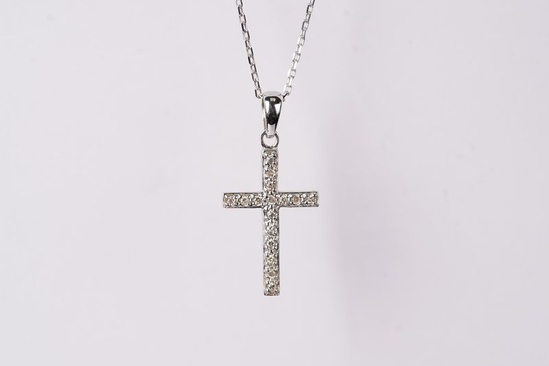 VET- 14KW 2.67g .08ctw Diamond Cross Necklace 16-18&quot;