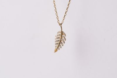 VTT- 14KY 1.72g .10ctw Diamond Feather Necklace 16-18&quot;