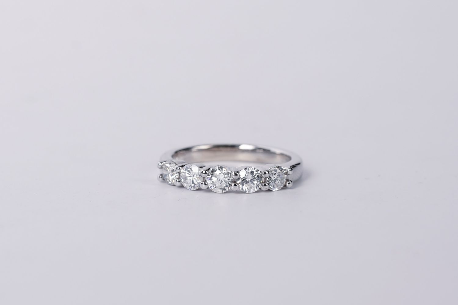 VRTT- 14KW 4.04g 1.18ctw 5-Stone Diamond Stackable Band (size 7)