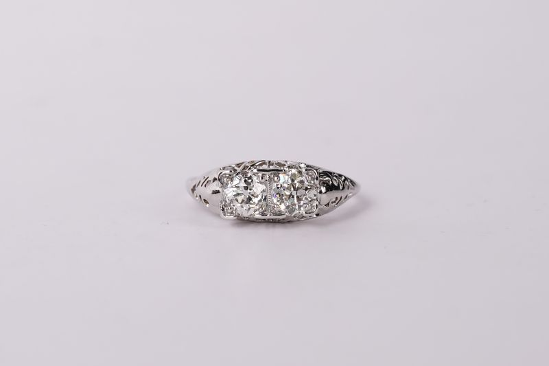 VATT- 14KW 2.33g 1.30ctw Diamond Antique Ring (size 6.5)