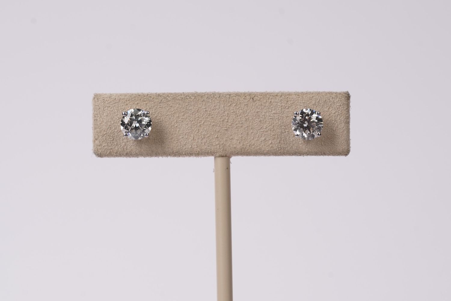 VRET- 14KW 1.64ctw H/SI2-I1 Round Diamond Stud Earrings