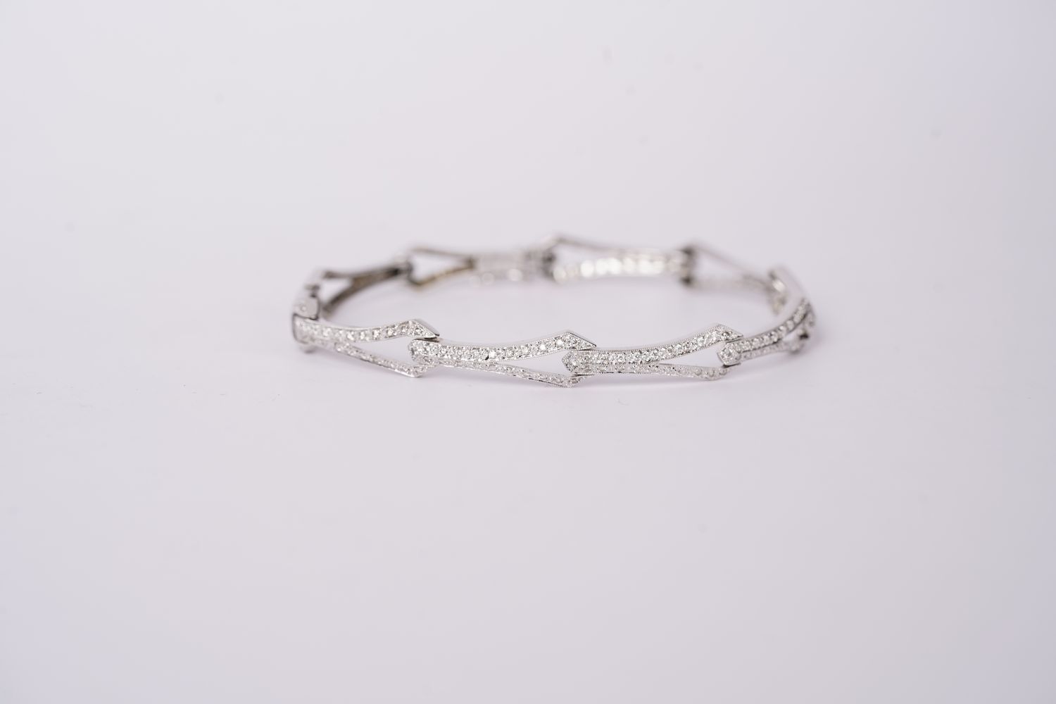 VAET- 18KW 11.93g 2.50ctw  Diamond Fashion Bracelet 7.75&quot;