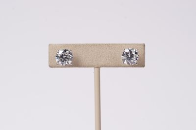 ARTPT-14KW 5.01ctw F-G/SI2-I1 Round Diamond Stud Earrings