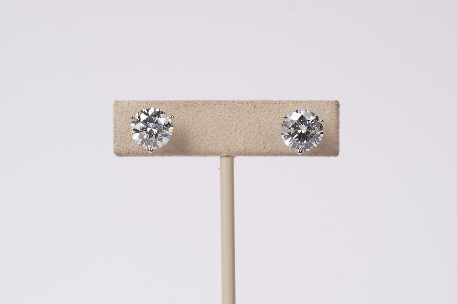 ANTPT-14KW 5.60ctw H-I/I1 Round Diamond Stud Earrings