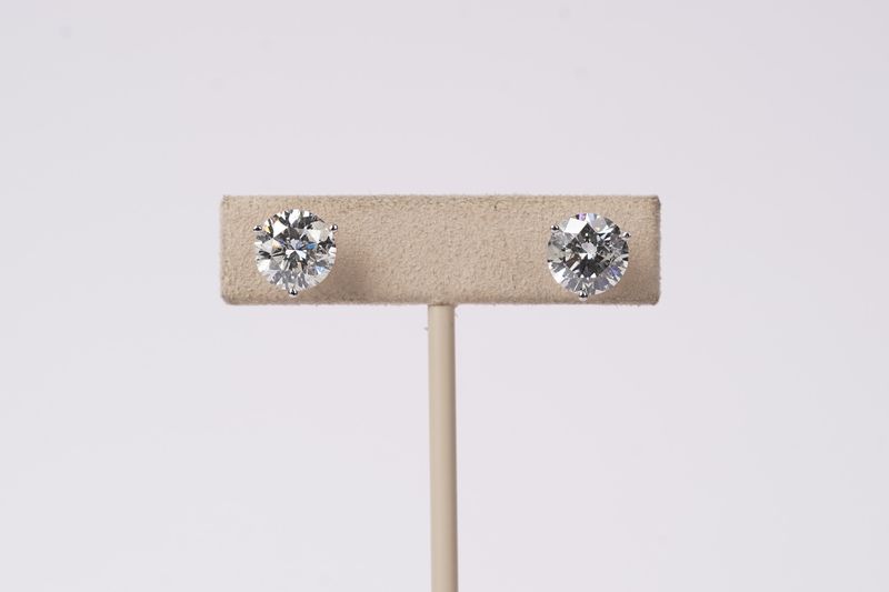 ANTPT-14KW 5.60ctw H-I/I1 Round Diamond Stud Earrings