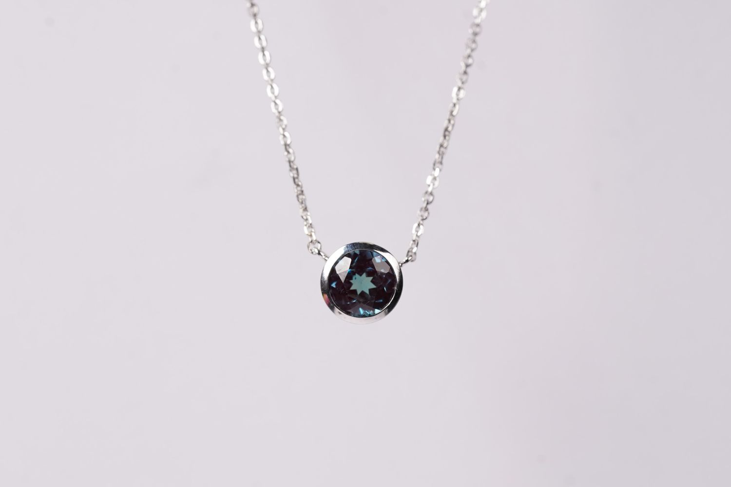 14KW 2.73g 1.30ct Created Alexandrite Bezel Necklace 16-18&quot;