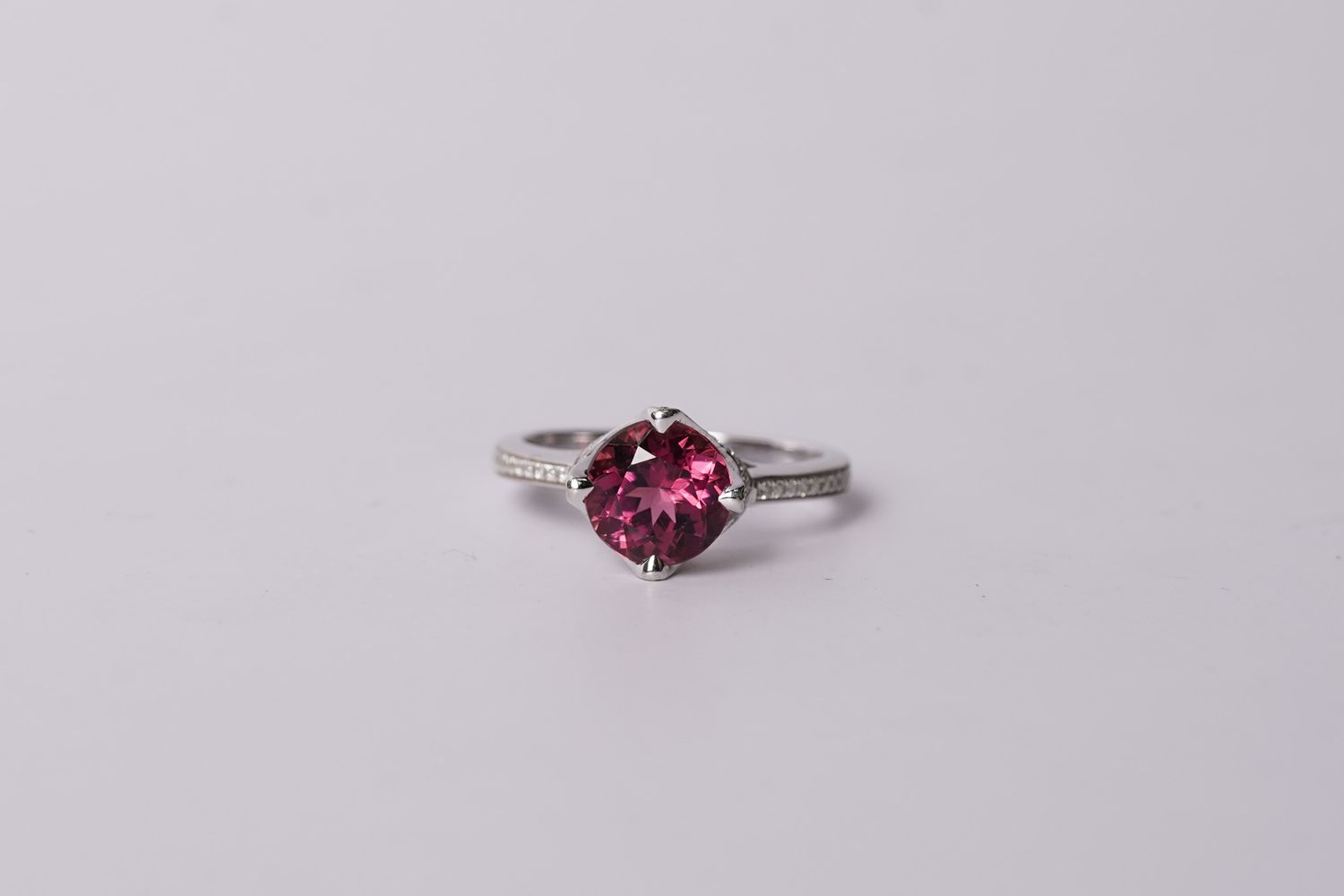 18KW 4.33g 2.53ctw (2.20ctr) Tourmaline &amp; Diamond Simon G Fashion Ring (size 7.5)