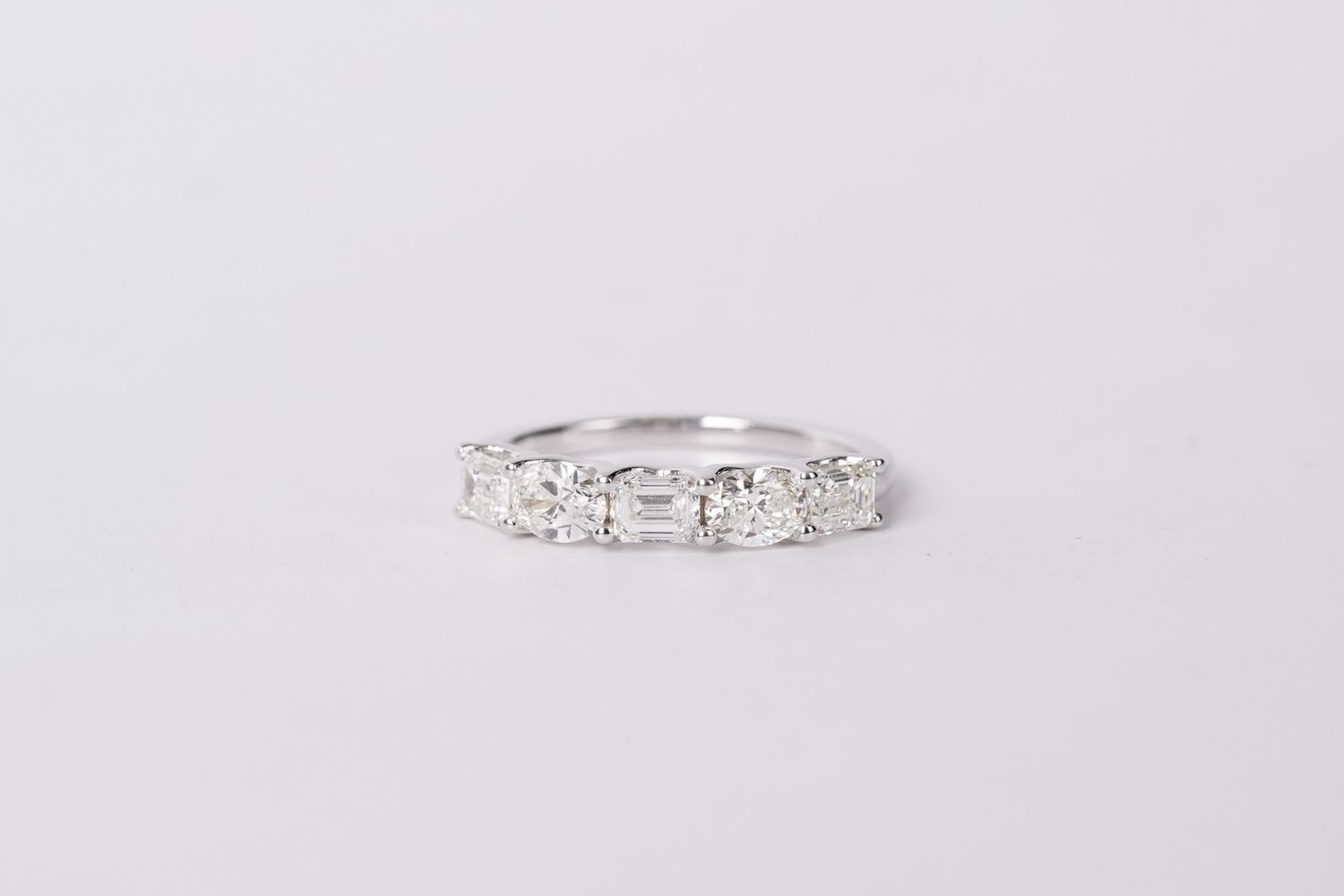VLET-14KW 2.66g 1.50ctw H/VVS1-VS1 GIA Emerald &amp; Oval Diamond Stackable Band (size 7)