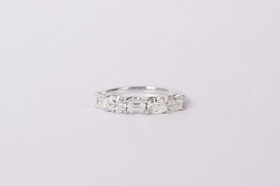 VLET-14KW 2.66g 1.50ctw H/VVS1-VS1 GIA Emerald &amp; Oval Diamond Stackable Band (size 7)