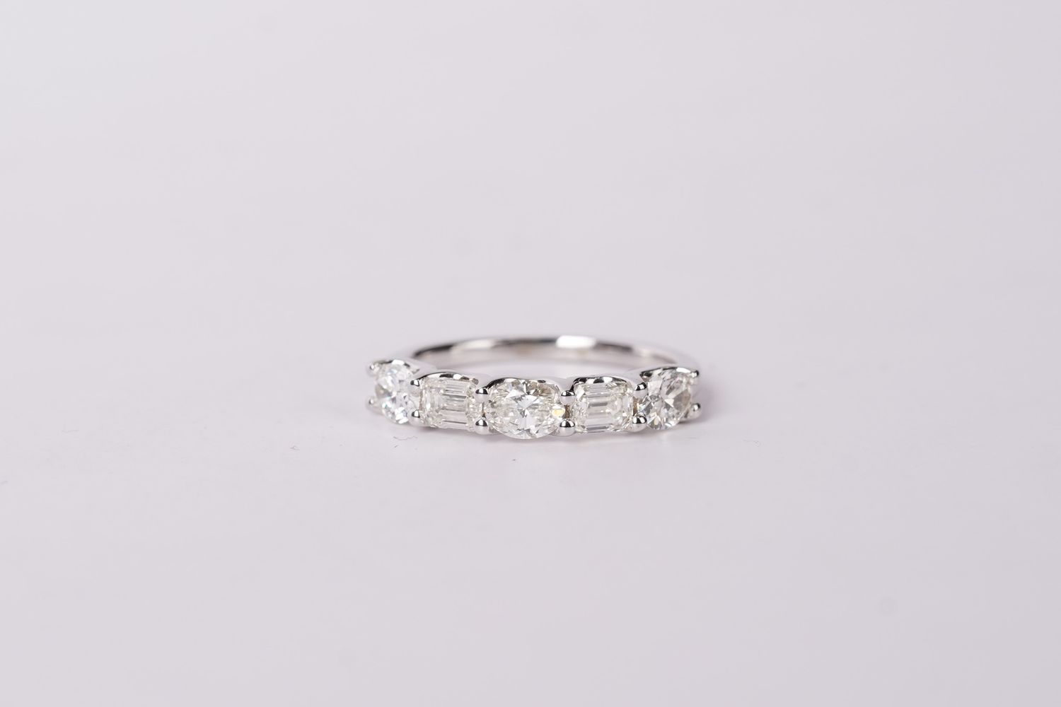 VLET-14KW 2.83g 1.50ctw H-I/VVS1-VS1 GIA Oval &amp; Emerald Diamond Stackable Band (size 7)