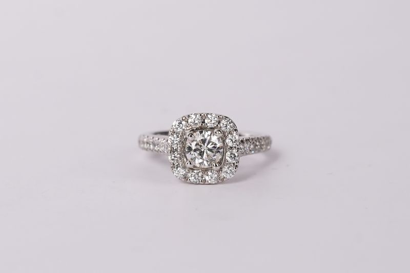 IET- 14KW 4.1g 1.50ctw (.50ctr) H/SI2 Round Diamond Neil Lane Halo Engagement Ring (size 4.5)