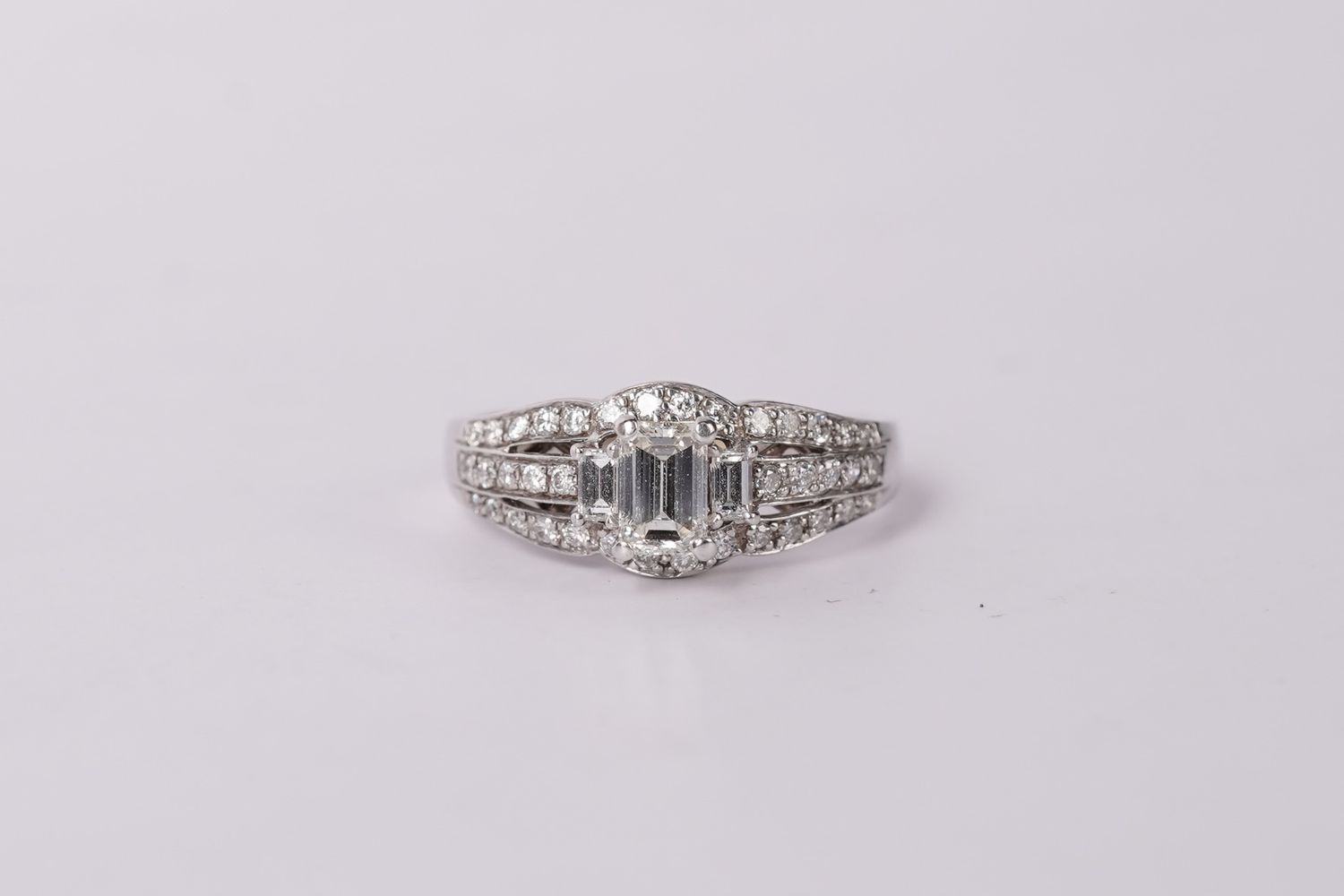 VNET- 14KW 4.7g 1.50ctw (.76ctr) I/VS2 Emerald Cut Diamond Engagement Ring (size 9)