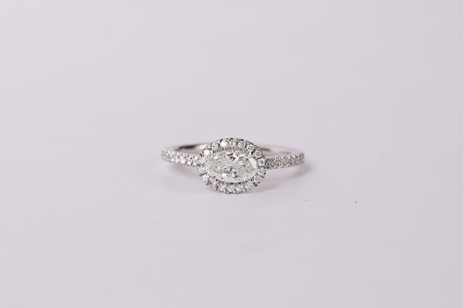 VVET- 14KW 2.7g .95ctw (.65ctr) E/SI2 Oval Diamond Venetti Halo Engagement Ring (size 6.5)