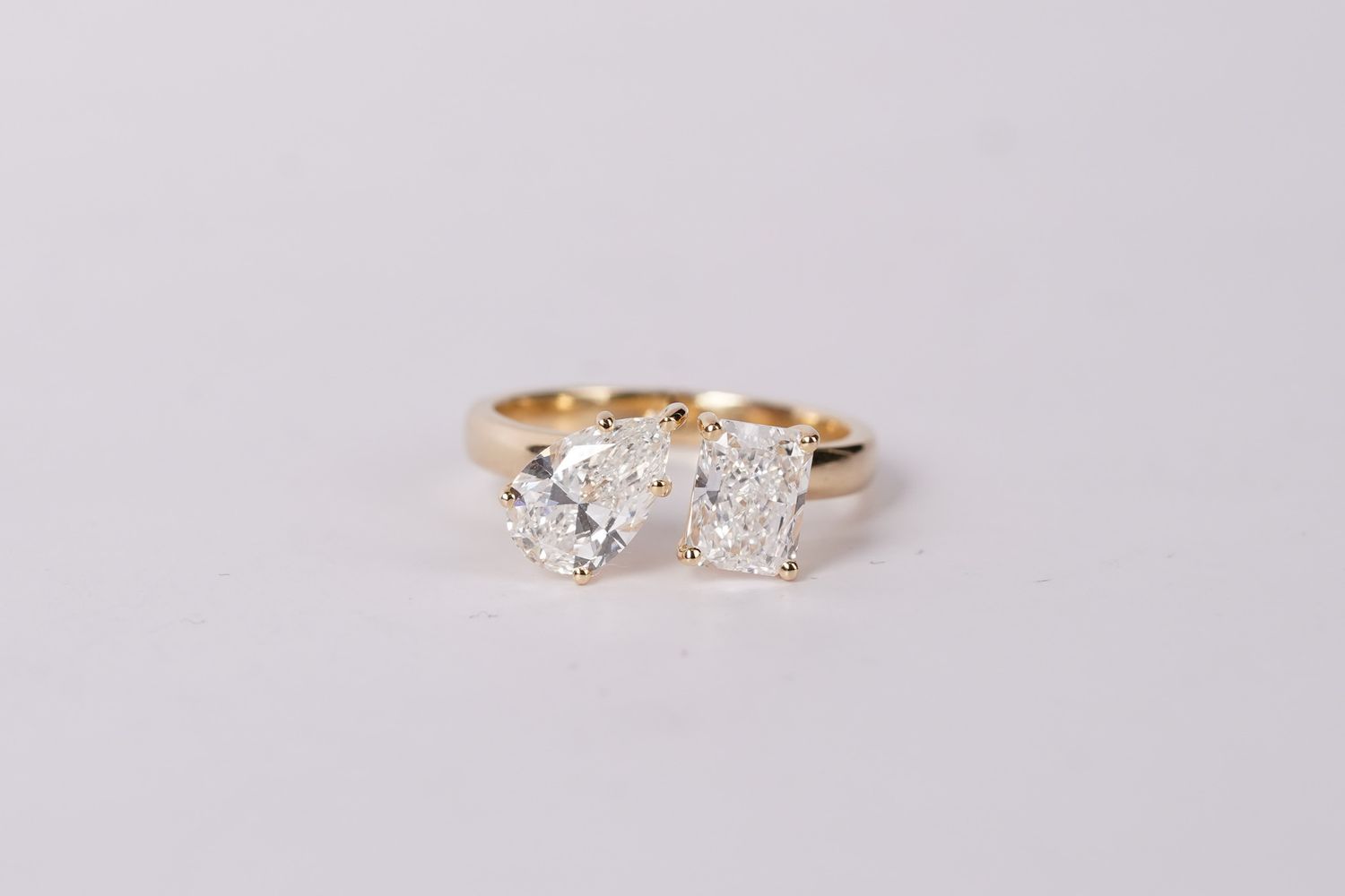 RTTX- 14KY 3.44g 2.00ctw G-H/VS1 Lab Grown Pear &amp; Radiant Diamond Two Stone Ring (size 6)