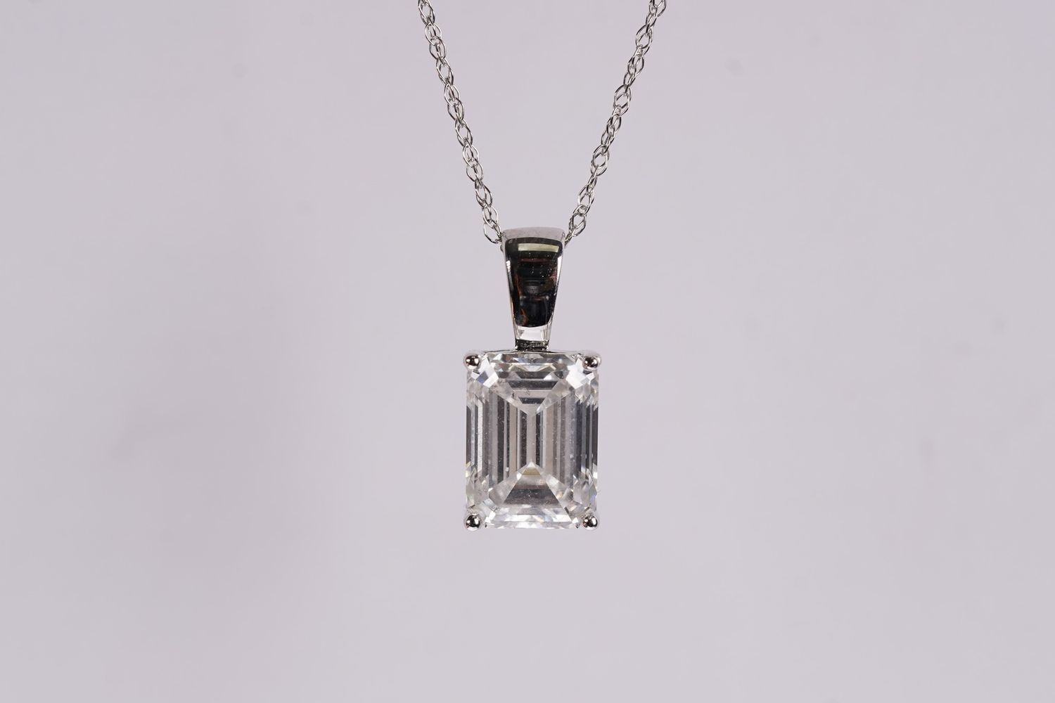 DETX- 14KW 1.49g 2.00ctw G/SI1 Lab Grown Emerald Diamond Solitaire Pendant 18&quot;