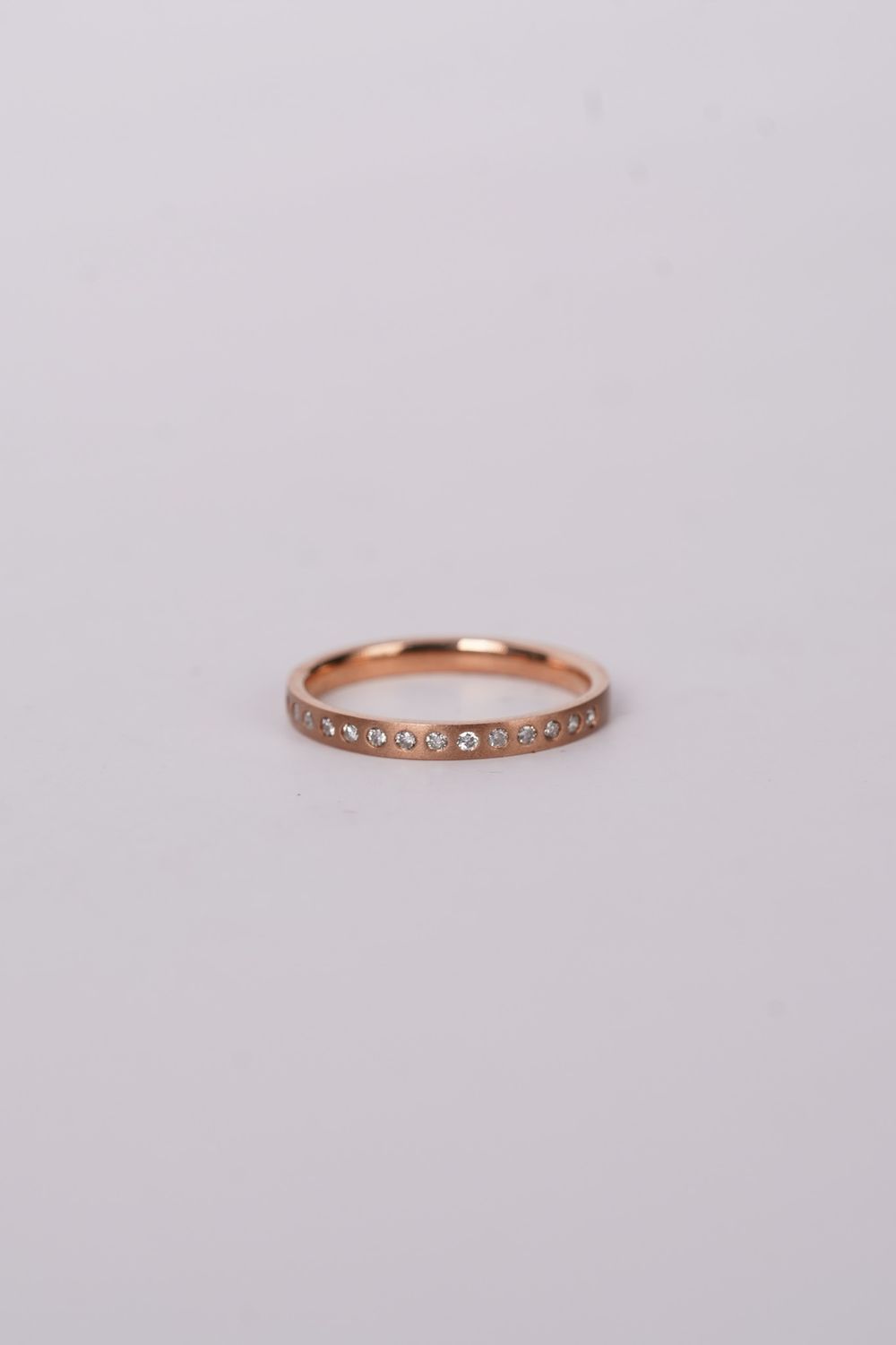 VTT- 10KR 1.86g .16ctw Diamond Burnished Set Stackable Ring (size 7)