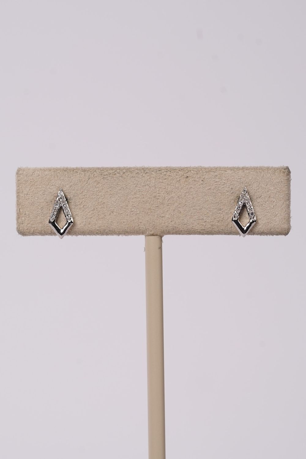 VTT- 14KW .85g .05ctw Diamond Geometric Stud Earrings