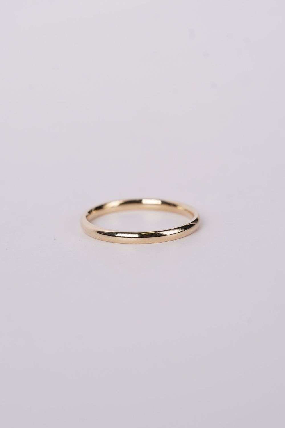 VET- 14KY 1.72g 2mm Plain Gold Wedding Band (size 7)