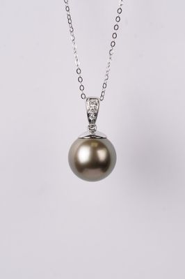 ADA-14KW 3.2g 11mm Tahitian Pearl .04ctw Diamond Pendant 18&quot;