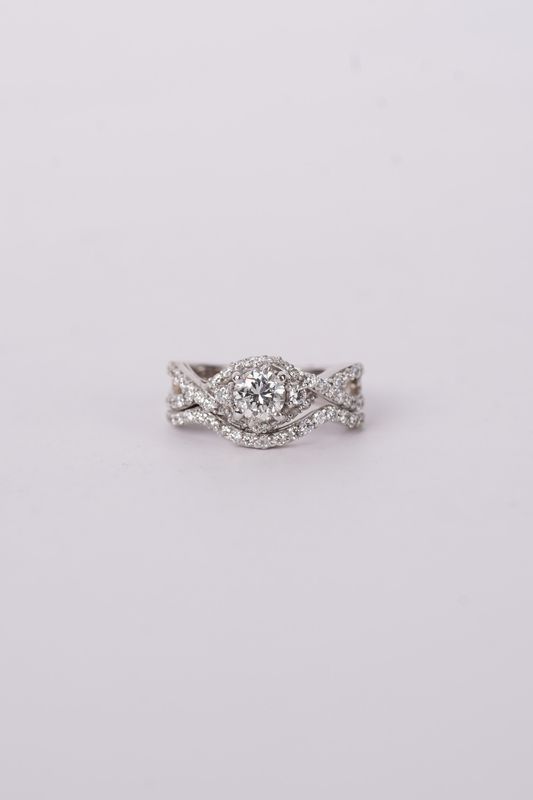 14KW 5.8g 1.31ctw (.67ctr) H/SI2 Round Diamond Levian Wedding Set (size 5.5)