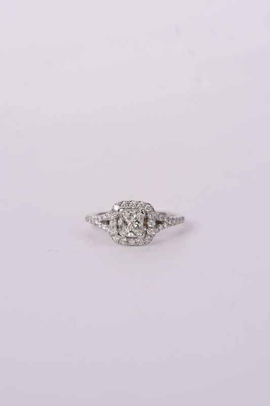 Plat 4.82g 1.16TW (.71ctr) H/SI2 Princess Diamond Halo Ring (size 6.25)