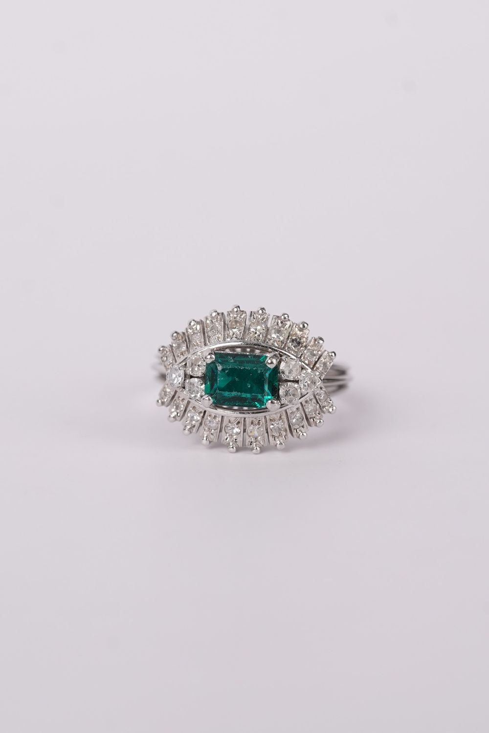 14KW 7.00g .65ctw (.50ctr) Synthetic Emerald &amp; Diamond Fashion Ring (size 6.75)
