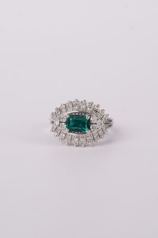 14KW 7.00g .65ctw (.50ctr) Synthetic Emerald &amp; Diamond Fashion Ring (size 6.75)