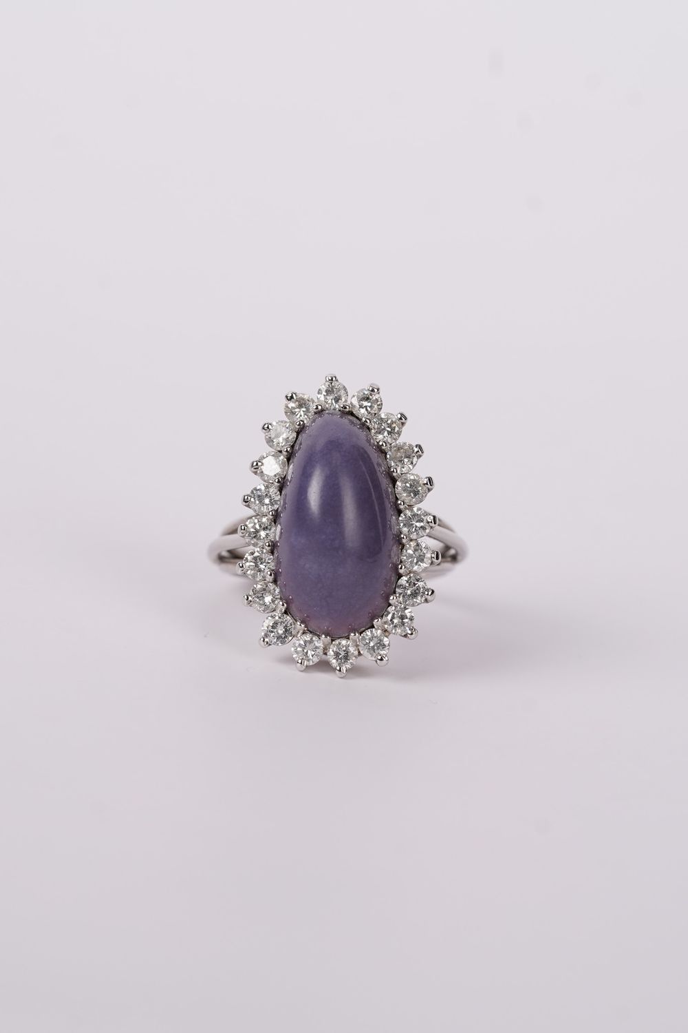 EET-14KW 6.9g 5.10ctw (4.00ctr) Chalcedony &amp; Diamond Halo Antique Ring (size 7.25)