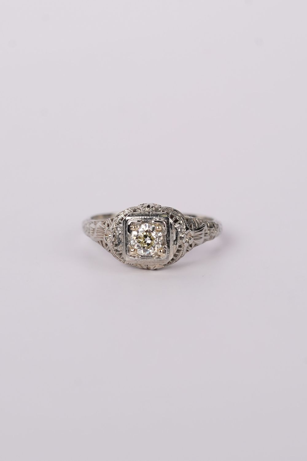 DER-18KW 2.5g .37ctw L/VS1 European Cut Diamond Antique Ring (size 7.5)